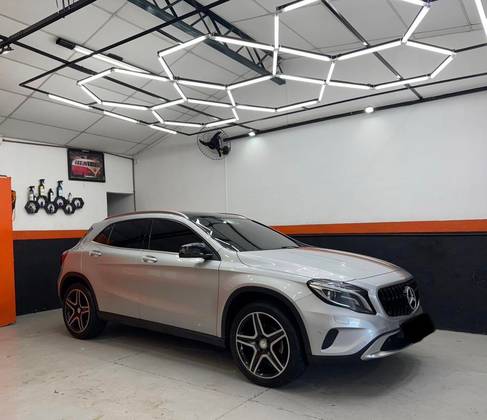 MERCEDES-BENZ GLA 200 1.6 CGI VISION BLACK EDITION 16V TURBO FLEX 4P AUTOMÁTICO